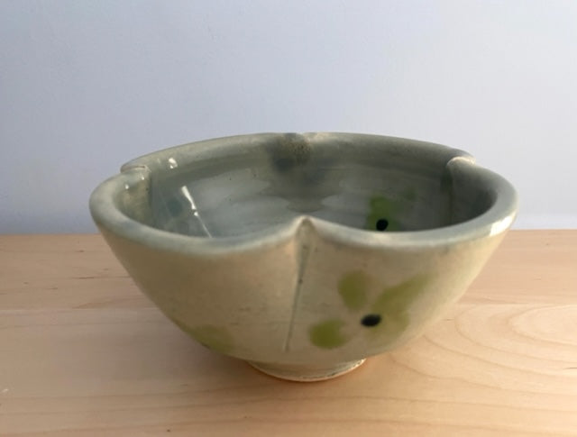 pair of small bowl with flowers